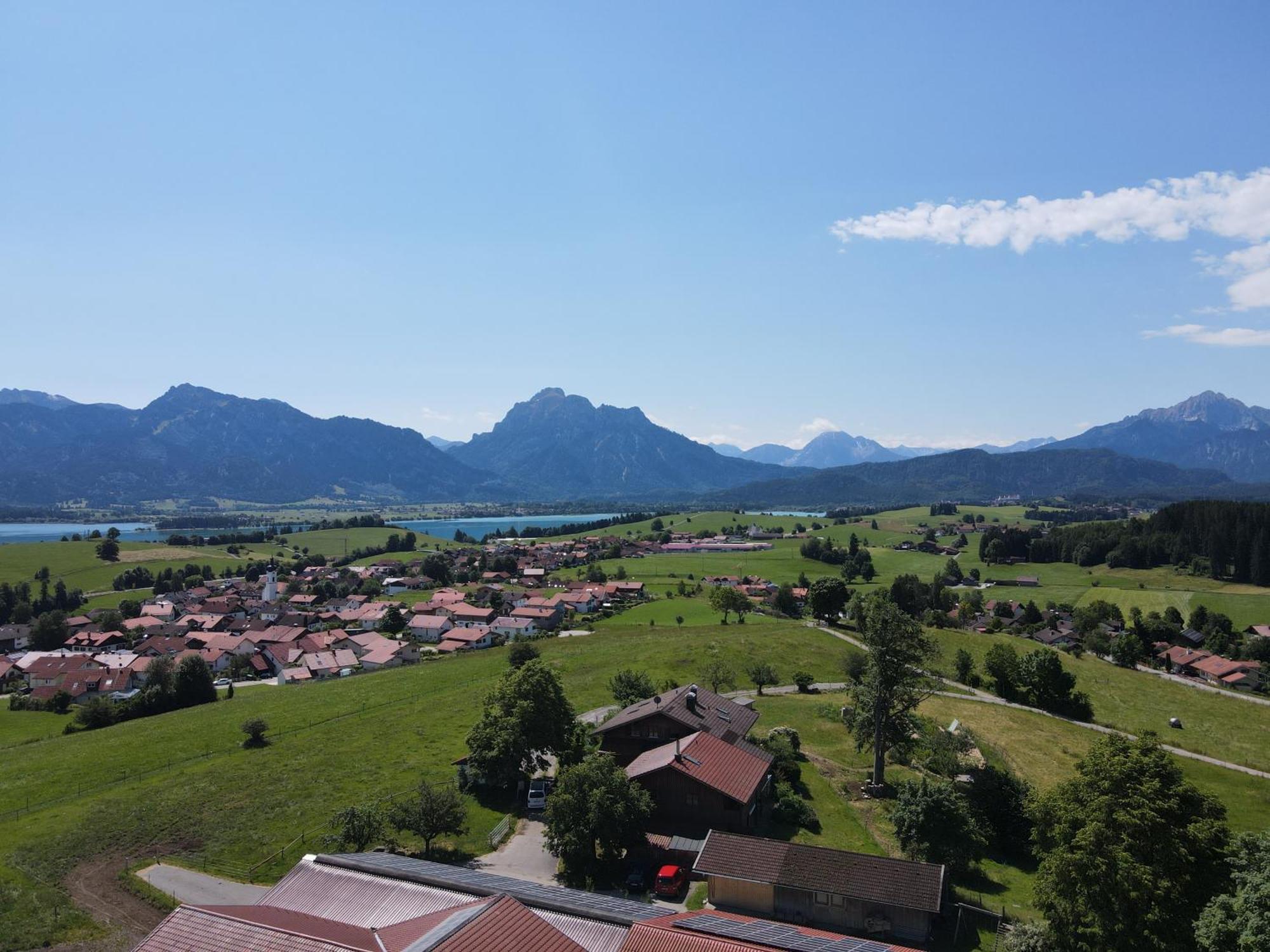 Chalet - Ferienwohnungen - Biohof Stoeger - Panoramasuedbalkon - Grandiose Aussicht Auf See, Berge Und Schloss Neuschwanstein รีเดิน ภายนอก รูปภาพ
