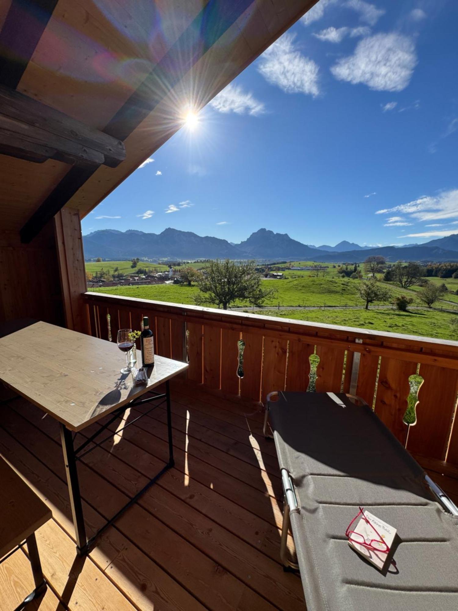 Chalet - Ferienwohnungen - Biohof Stoeger - Panoramasuedbalkon - Grandiose Aussicht Auf See, Berge Und Schloss Neuschwanstein รีเดิน ภายนอก รูปภาพ