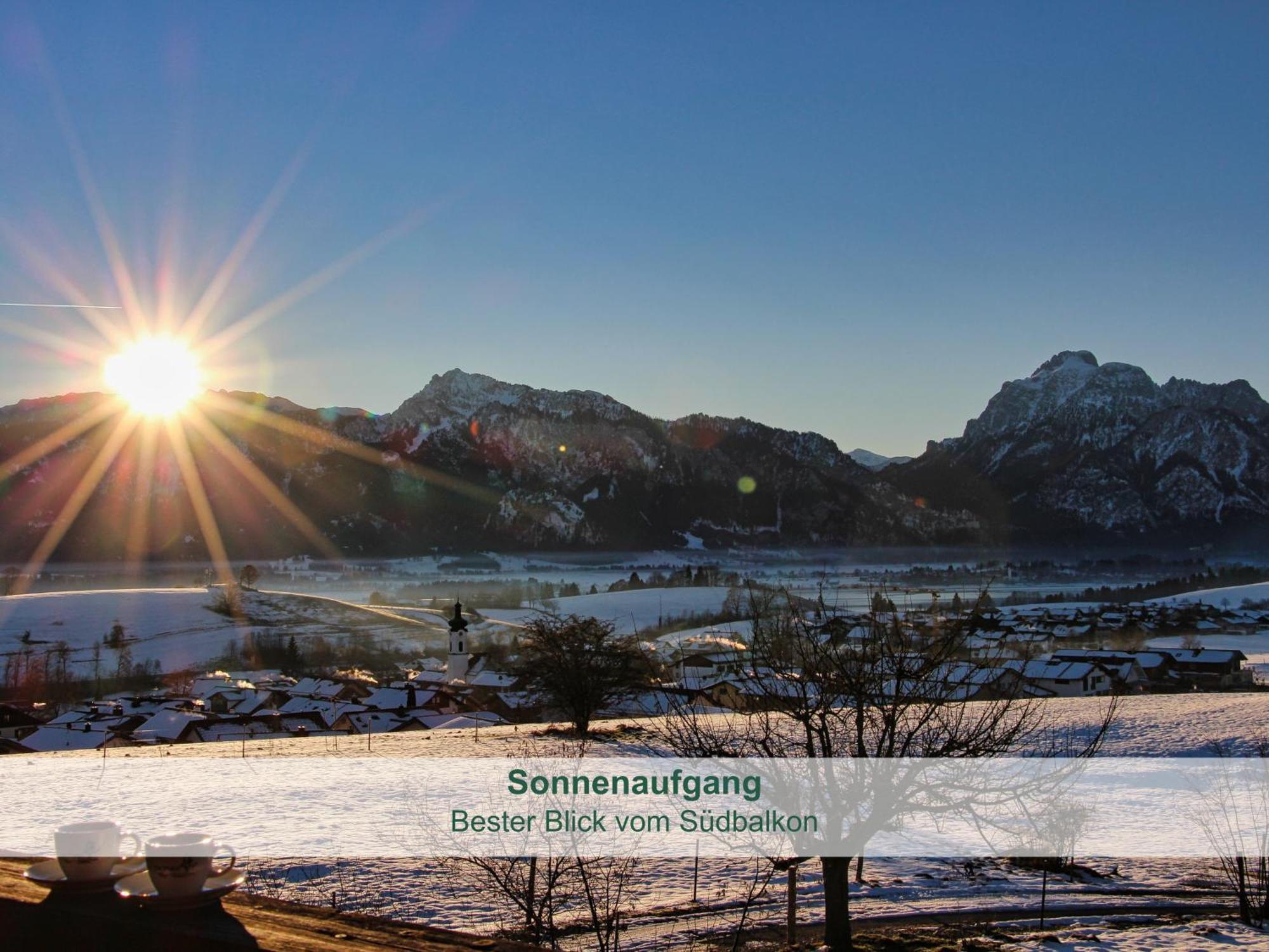 Chalet - Ferienwohnungen - Biohof Stoeger - Panoramasuedbalkon - Grandiose Aussicht Auf See, Berge Und Schloss Neuschwanstein รีเดิน ภายนอก รูปภาพ
